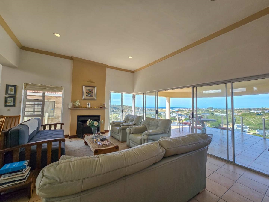 5 Bedroom Property for Sale in Stilbaai Wes Western Cape